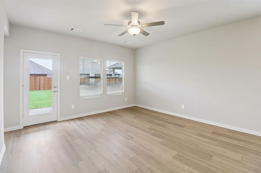 Spacious, unfurnished interior of a new home in Lakehaven - Spring Series, Farmersville (Image 16).