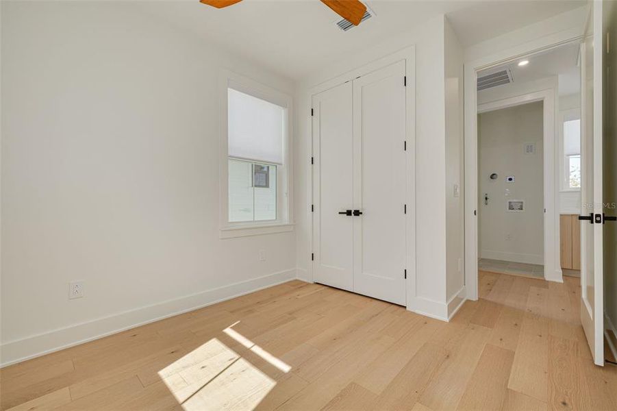 Spacious, unfurnished interior of a new home in , St. Petersburg (Image 41).