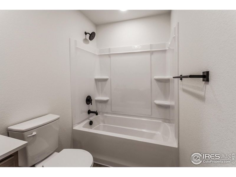 SECONDARY BATH SECONDARY BATH