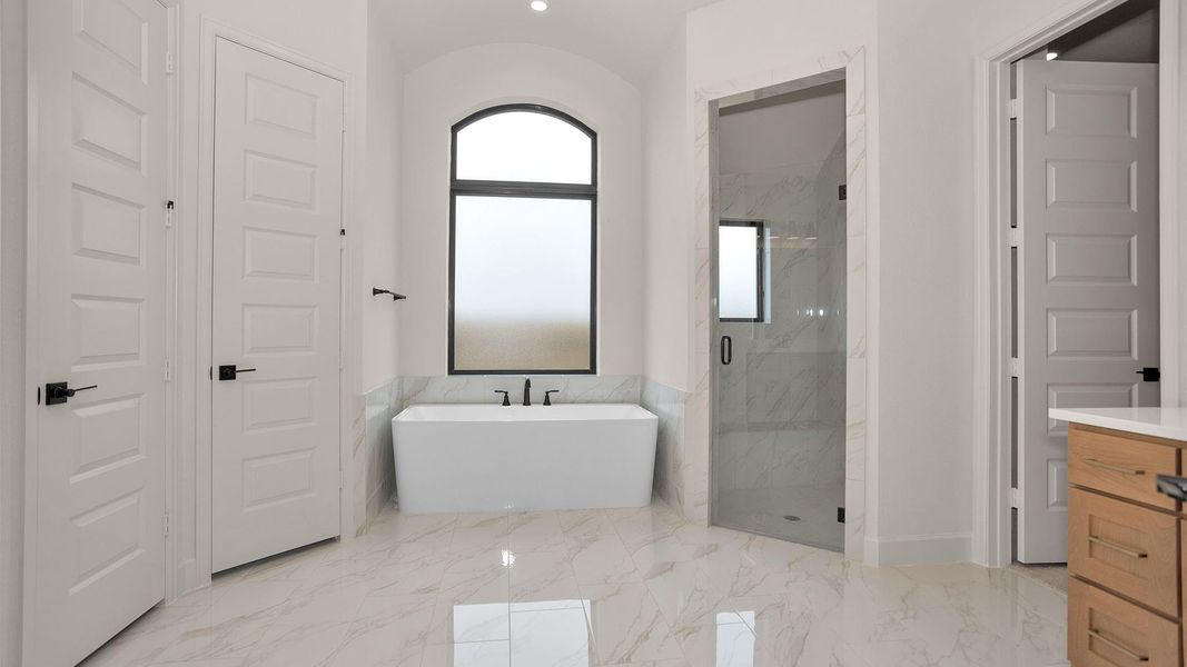 Furnished interior view inside a new home in Valencia, Manvel (Image 10).