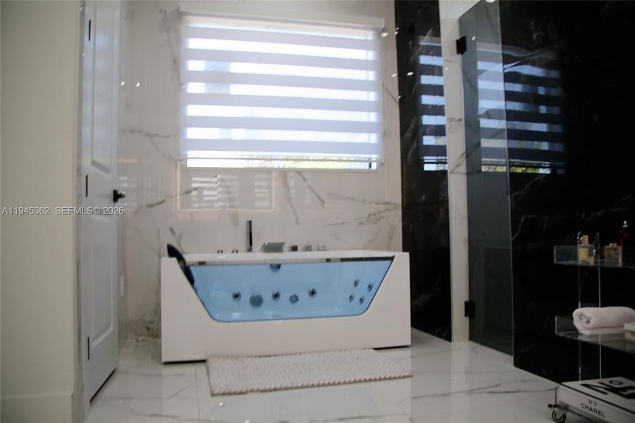 Furnished interior view inside a new home in , Cape Coral (Image 15).