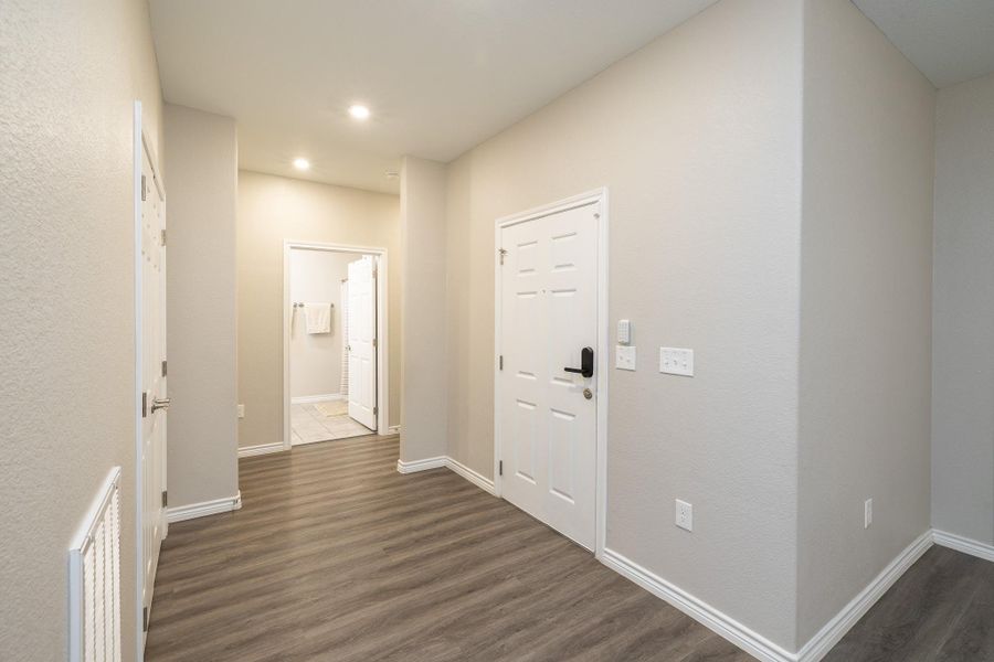 Spacious, unfurnished interior of a new home in , Pasadena (Image 19).