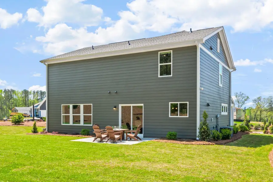 Representative exterior details of a home built from the Yosemite by Fischer Homes in Twin Lakes, Hoschton (Image 3).