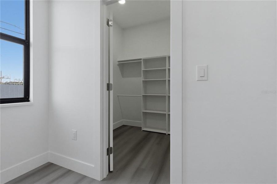 Spacious, unfurnished interior of a new home in , Pinellas Park (Image 23).