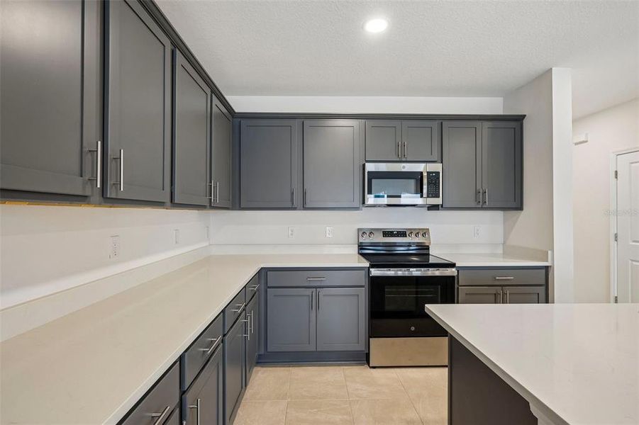 Furnished interior view inside a new home in Twin Oaks, Zephyrhills (Image 11). Furnished interior view inside a new home in Twin Oaks, Zephyrhills (Image 11).