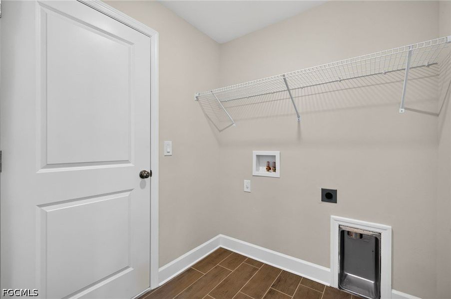 Spacious, unfurnished interior of a new home in Cape Coral, Cape Coral (Image 26).