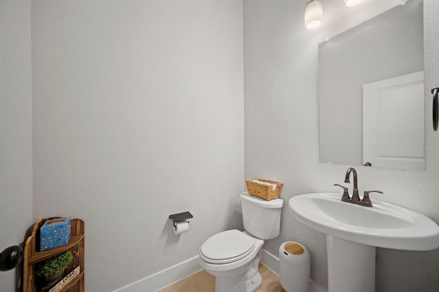 Furnished interior view inside a new home in , Waxahachie (Image 24).
