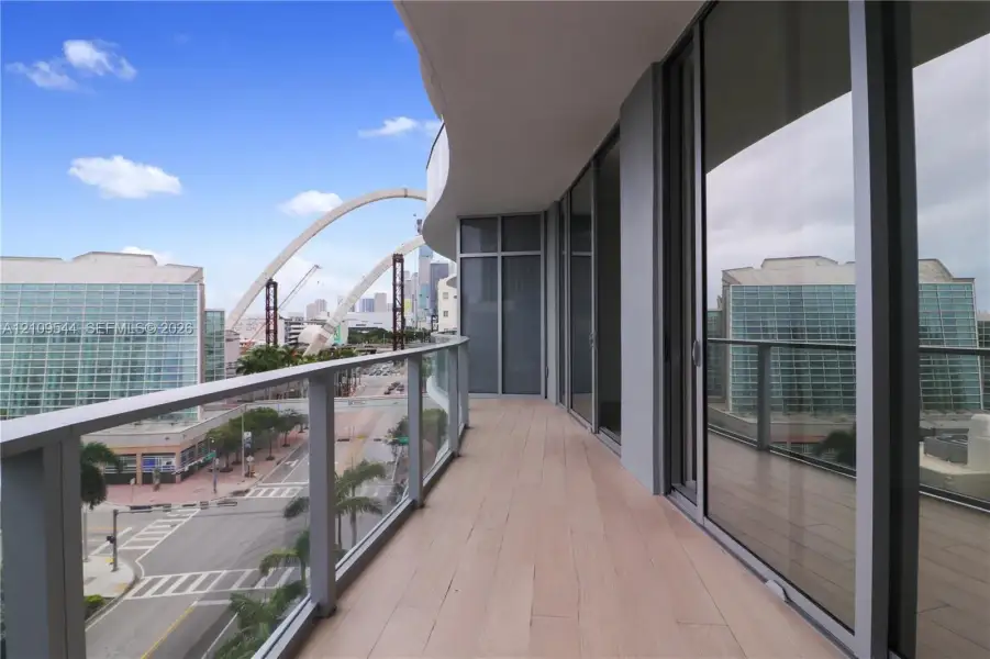 Condo located in Miami, FL showcasing its design and architecture (Image 34).
