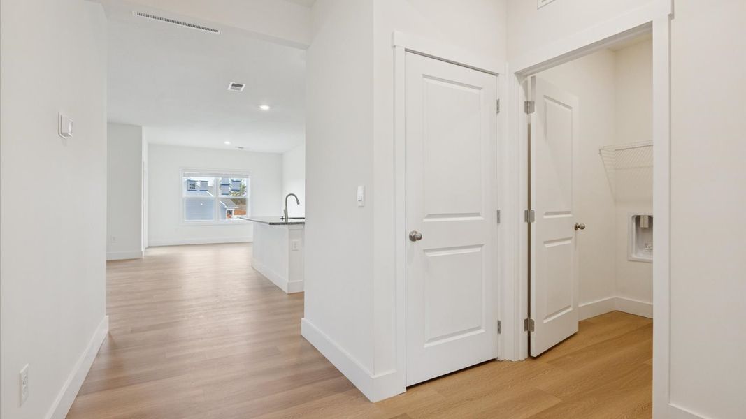 Spacious, unfurnished interior of a new home in Millstone Village, Morristown (Image 10).