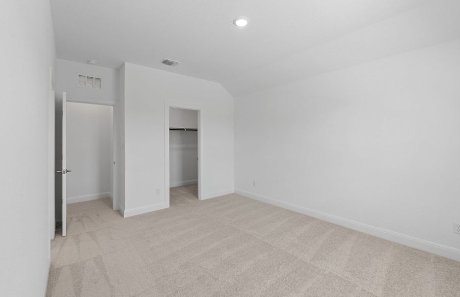Spacious, unfurnished interior of a new home in Bluffview Reserve, Leander (Image 48).