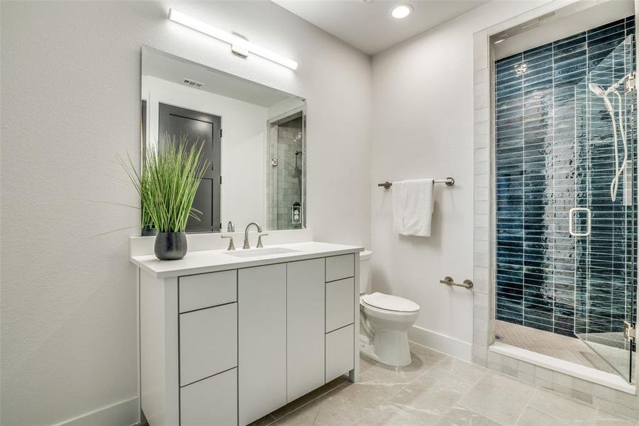 BUILDER MODEL - Photo is representation of potential build out options BUILDER MODEL - Photo is representation of potential build out options