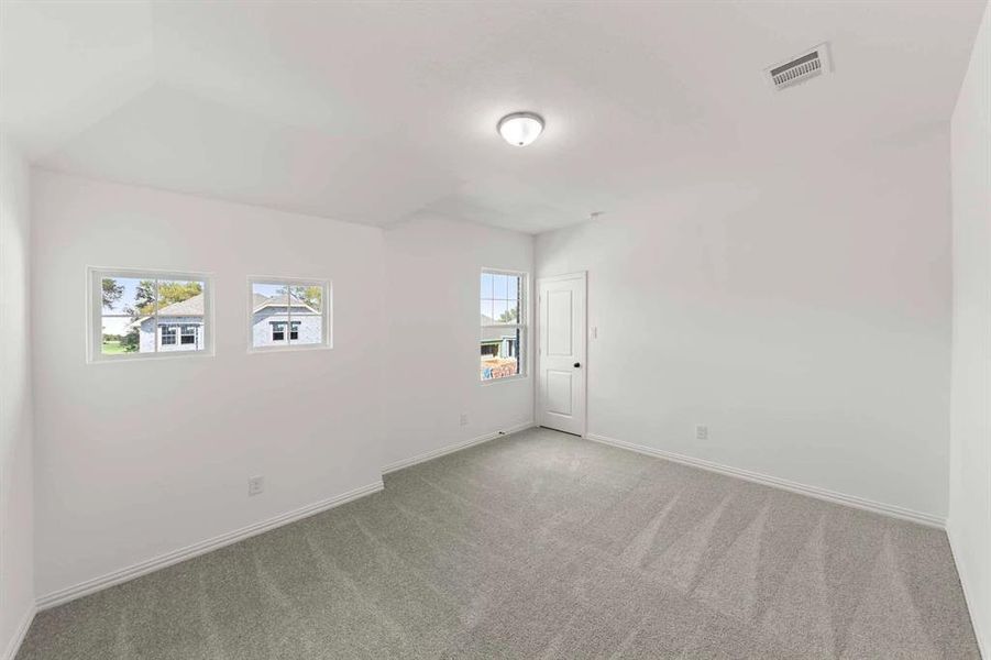 Spacious, unfurnished interior of a new home in Monticello Park, Princeton (Image 32).