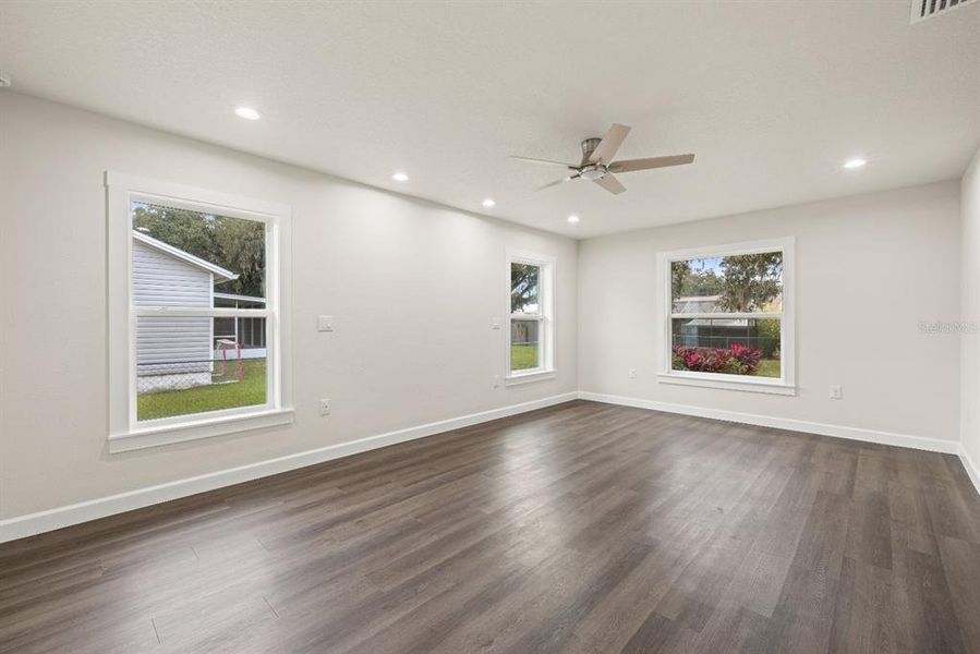 Spacious, unfurnished interior of a new home in , San Antonio (Image 27).