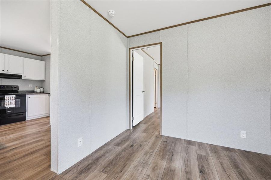 Spacious, unfurnished interior of a new home in , Bronson (Image 18).