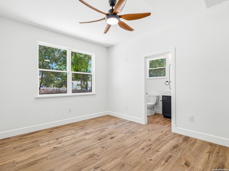 Spacious, unfurnished interior of a new home in , Terrell Hills (Image 25).