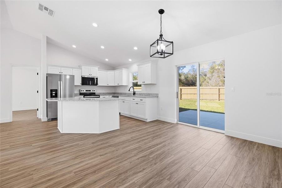 Spacious, unfurnished interior of a new home in , Citrus Springs (Image 33).