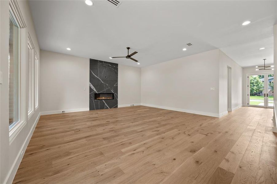 Spacious, unfurnished interior of a new home in , Richardson (Image 21).