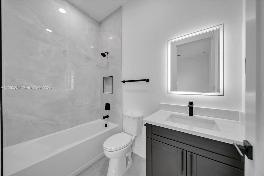 Furnished interior view inside a new home in , Cape Coral (Image 9).