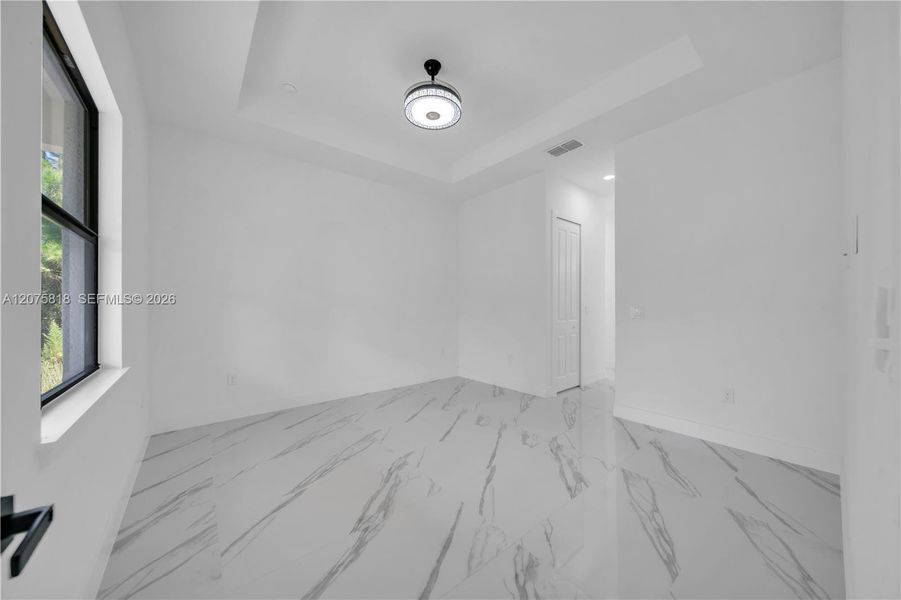Spacious, unfurnished interior of a new home in , Lehigh Acres (Image 26).