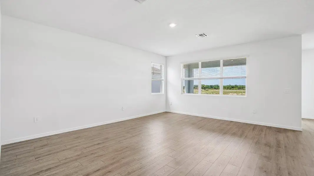 Spacious, unfurnished interior of a new home in Harmony at Lake Eloise, Winter Haven (Image 13).