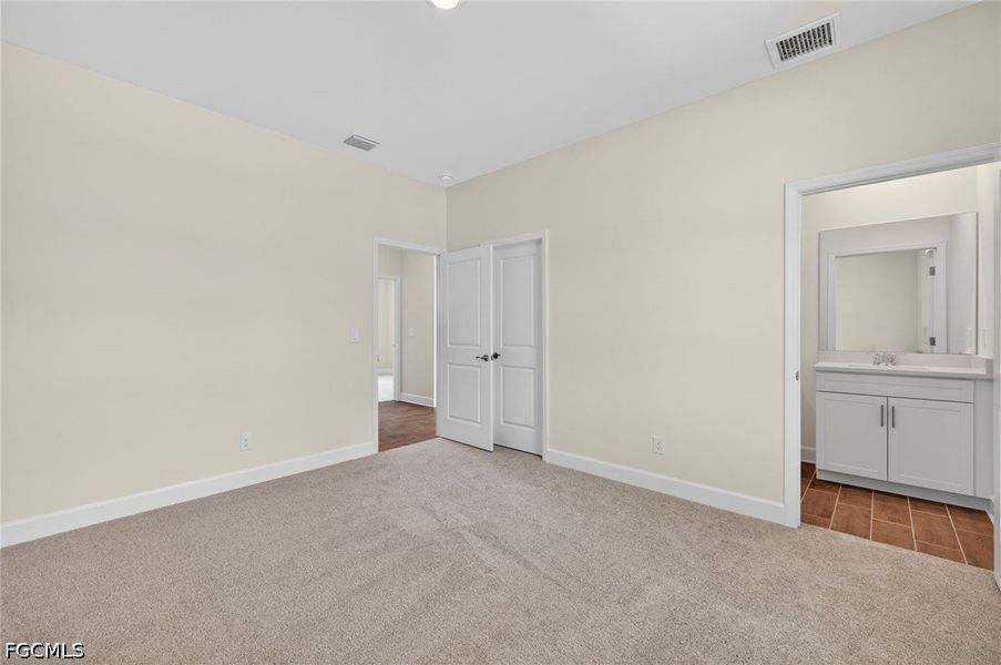 Spacious, unfurnished interior of a new home in Cape Coral, Cape Coral (Image 26).