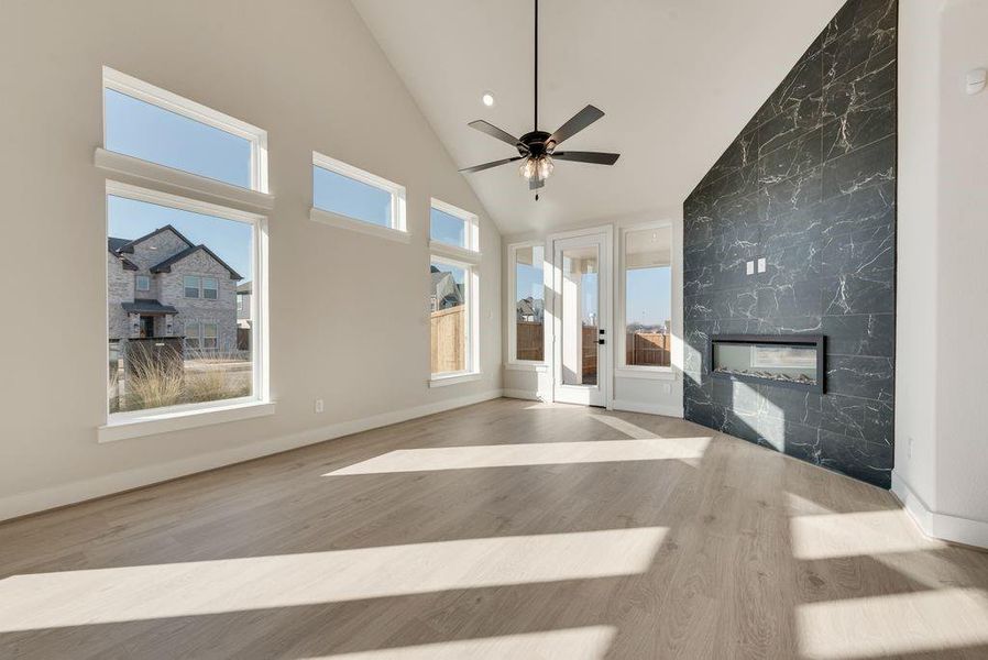 Spacious, unfurnished interior of a new home in Trails at Cottonwood Creek, Rowlett (Image 24).