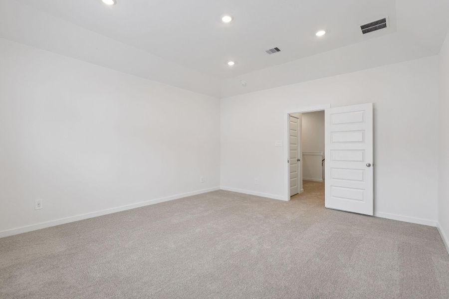 Spacious, unfurnished interior of a new home in Pine Lake Cove - Traditional Series, Montgomery (Image 19).