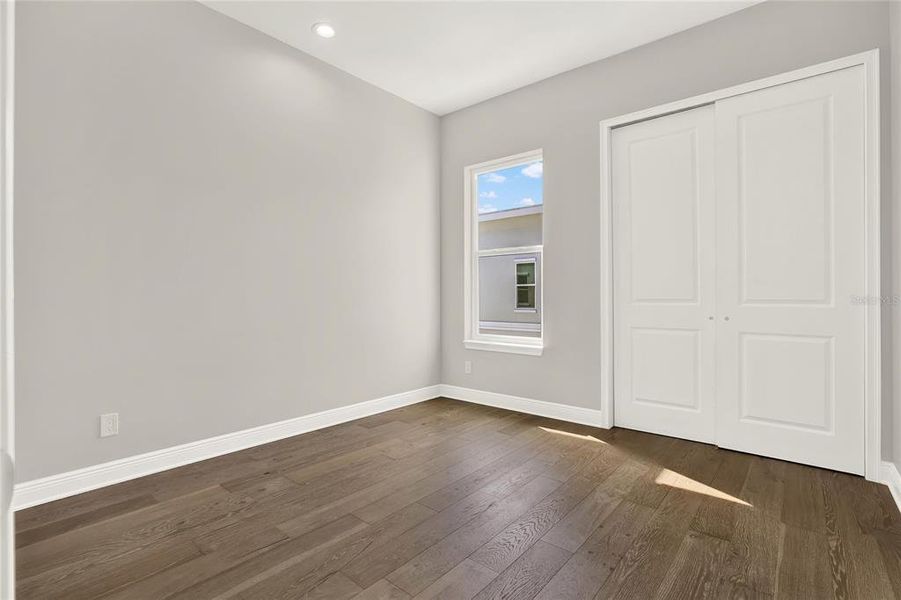 Spacious, unfurnished interior of a new home in , Tampa (Image 34).