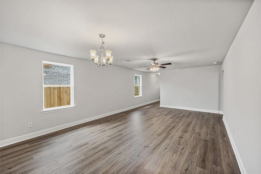 Spacious, unfurnished interior of a new home in Stonebrooke, Conroe (Image 11).