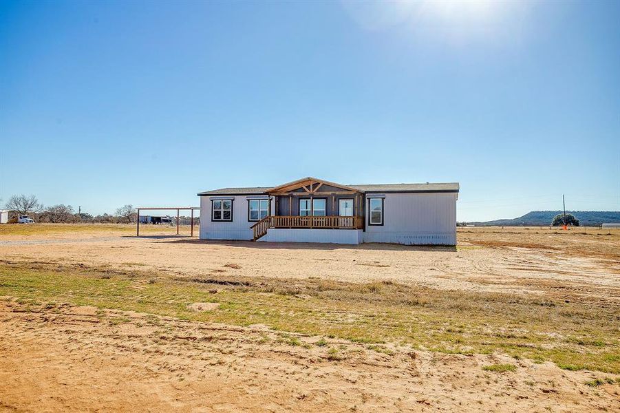 Exterior details and patio area of a home in , Mineral Wells (Image 24).