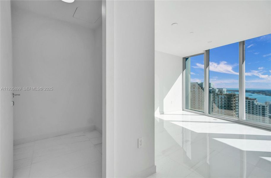 Spacious, unfurnished interior of a new home in , Miami (Image 46).