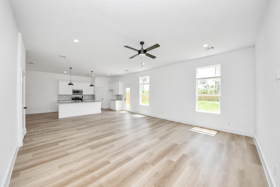 Spacious, unfurnished interior of a new home in , Huffman (Image 28).