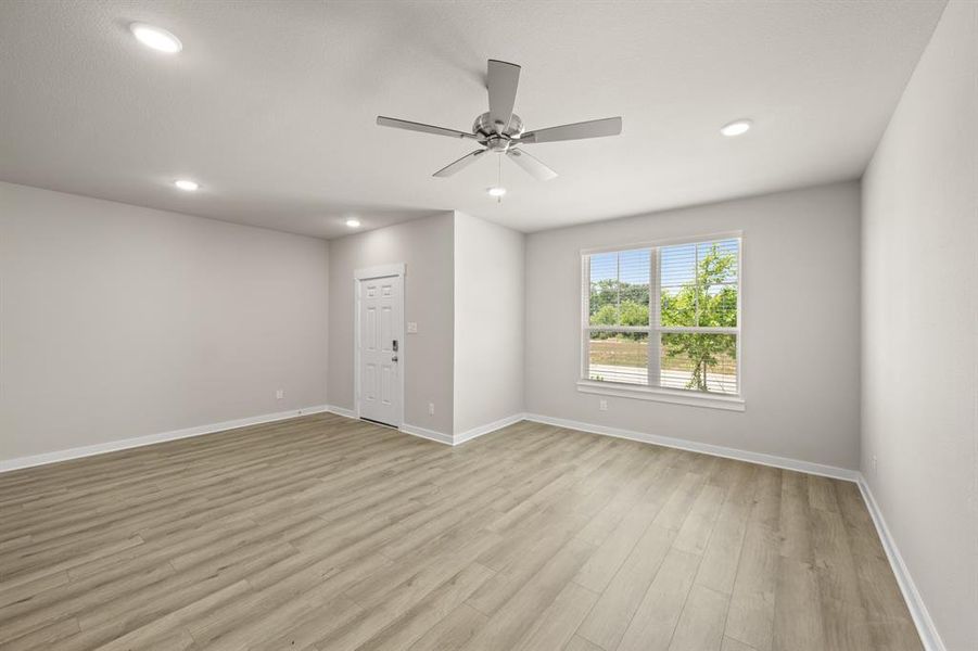 247 Wagon Spoke- Living Room-4