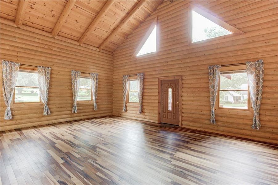 Spacious, unfurnished interior of a new home in , Gainesville (Image 11).