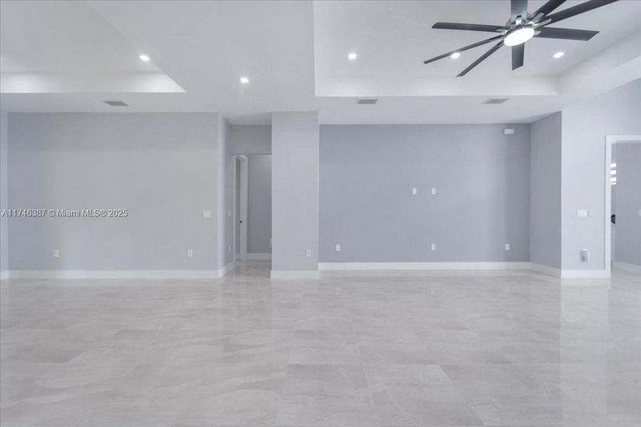 Spacious, unfurnished interior of a new home in , Lehigh Acres (Image 19).