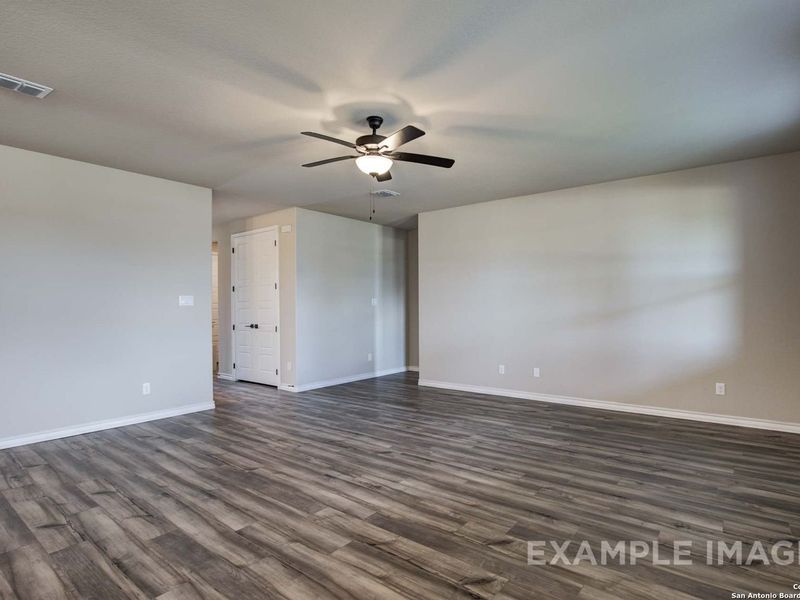 Spacious, unfurnished interior of a new home in Ladera, San Antonio (Image 23).