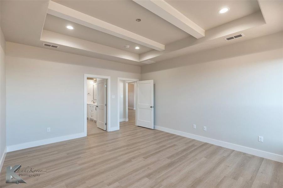 Spacious, unfurnished interior of a new home in , Abilene (Image 18).