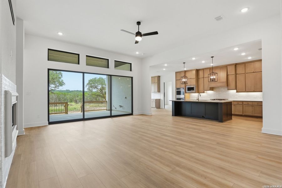 Spacious, unfurnished interior of a new home in Enchanted Bluff, San Antonio (Image 35).