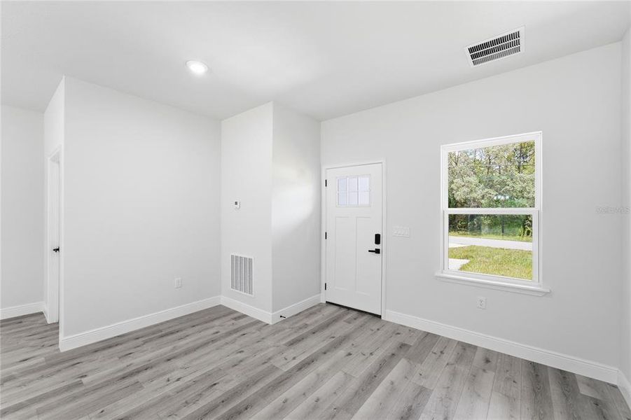 Spacious, unfurnished interior of a new home in , Dunnellon (Image 16).