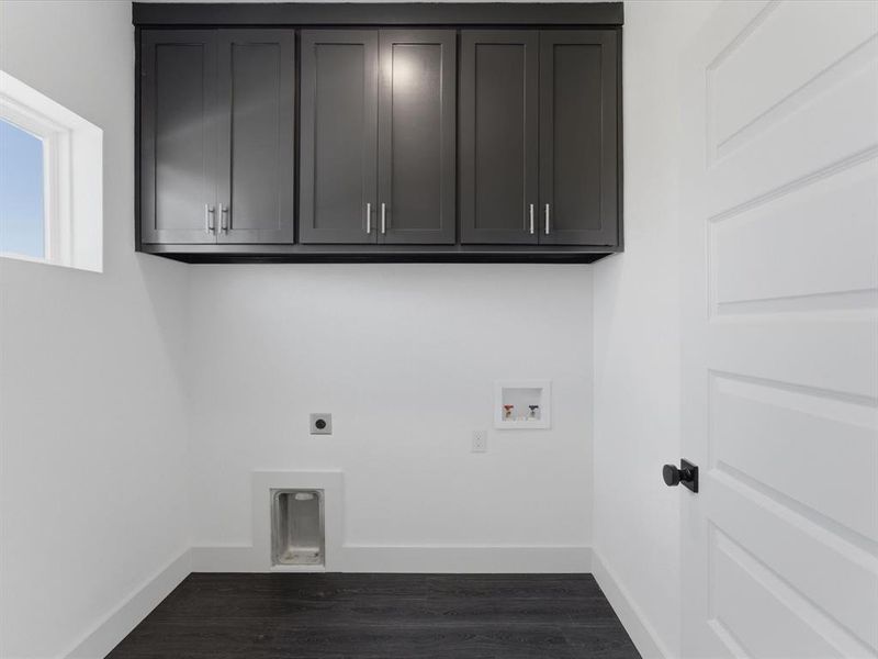 Spacious, unfurnished interior of a new home in , Avalon (Image 35).