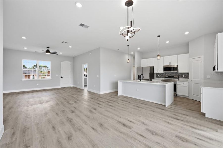 Spacious, unfurnished interior of a new home in , Ocala (Image 19).