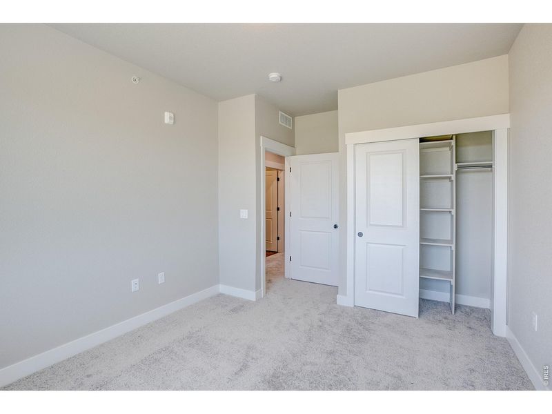 Spacious, unfurnished interior of a new home in , Longmont (Image 19).
