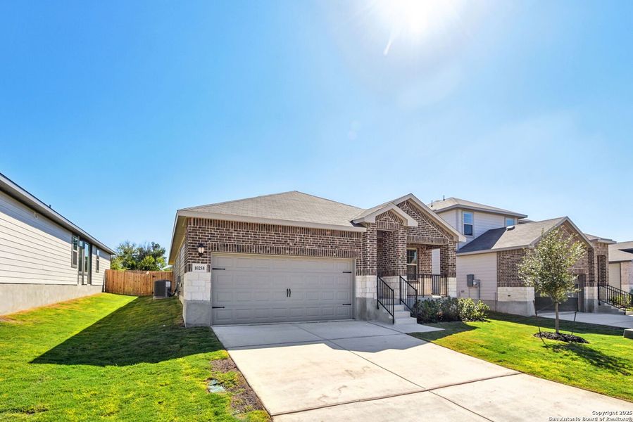 Image 48 of a home in Royal Crest. Image 48 of a home in Royal Crest.