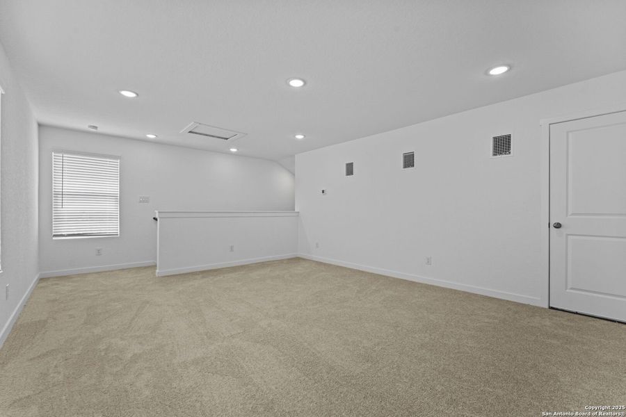 Spacious, unfurnished interior of a new home in Hidden Trails: Coastline Collection, Bulverde (Image 12).