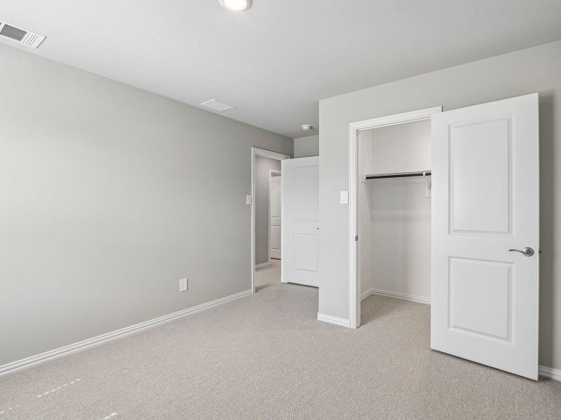 Spacious, unfurnished interior of a new home in Oak Ridge Park, Corinth (Image 21).