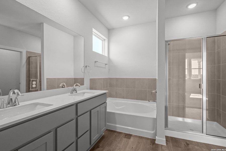 Furnished interior view inside a new home in Hiddenbrooke, Seguin (Image 12).