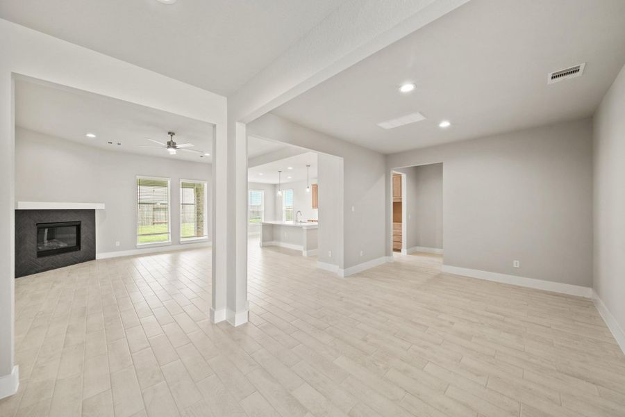 Spacious, unfurnished interior of a new home in Beacon Hill, Waller (Image 27). Spacious, unfurnished interior of a new home in Beacon Hill, Waller (Image 27).