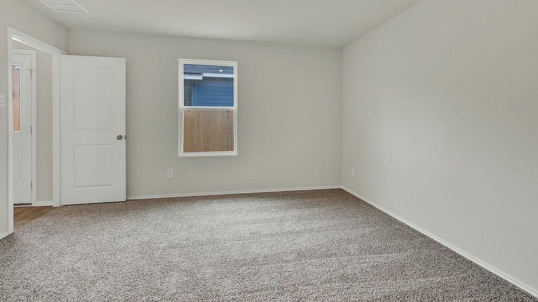 Spacious, unfurnished interior of a new home in Sunset Oaks, Maxwell (Image 22).