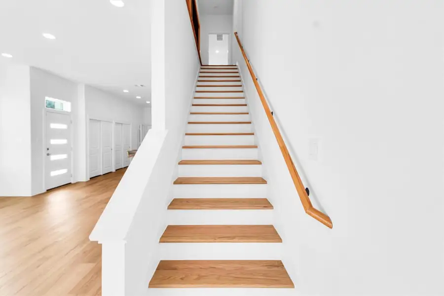 Spacious, unfurnished interior of a new home in , Houston (Image 27).