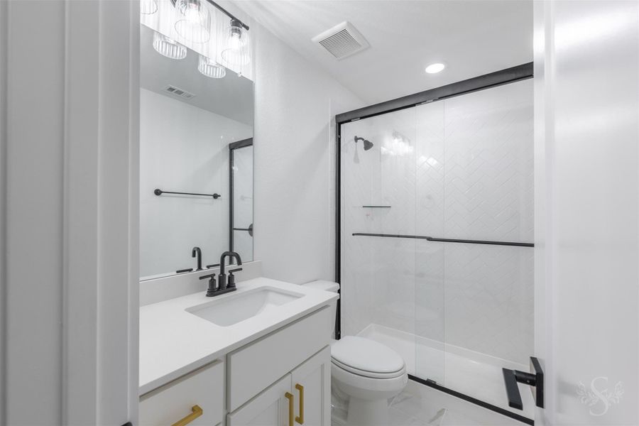 Full bathroom #5, located upstairs. Full bathroom #5, located upstairs.